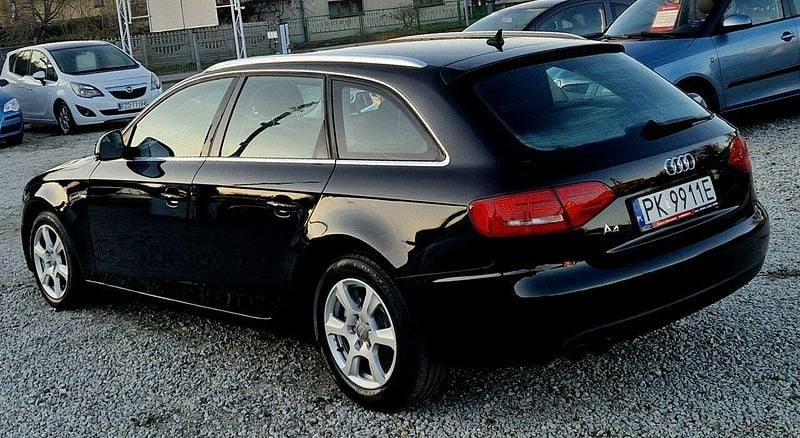 Używany Audi A4 143 KM (105 kW) 2011 Czarny Kombi