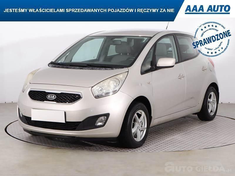 Używany Kia Venga 125 KM (91 kW) 2010 Beżowy Hatchback