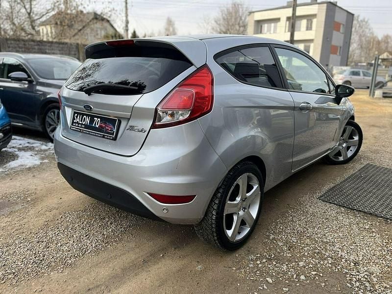 Używany Ford Fiesta 75 KM (55 kW) 2014 Srebrny Hatchback