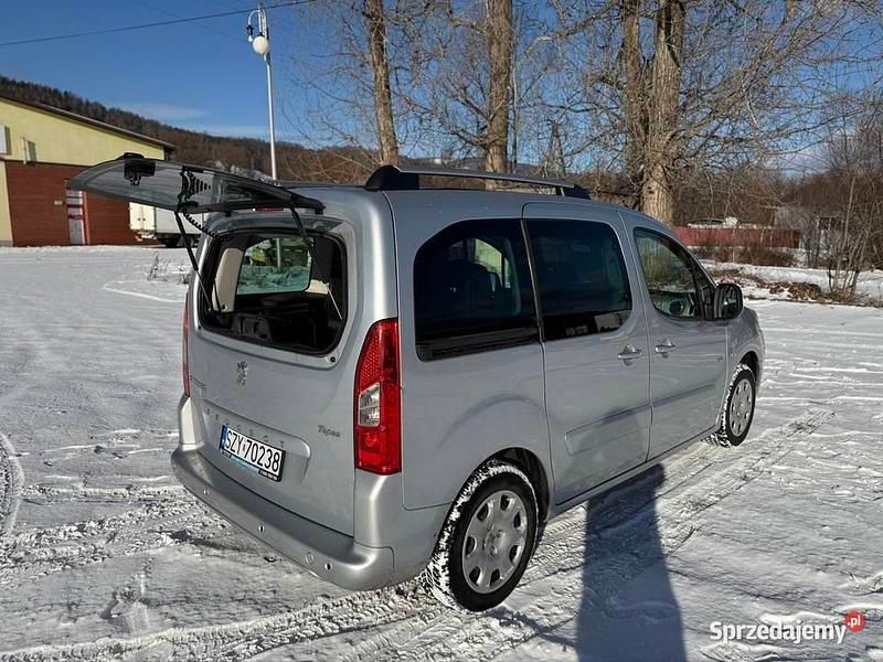 Używany Peugeot Partner Family 2011 Srebrny Minivan