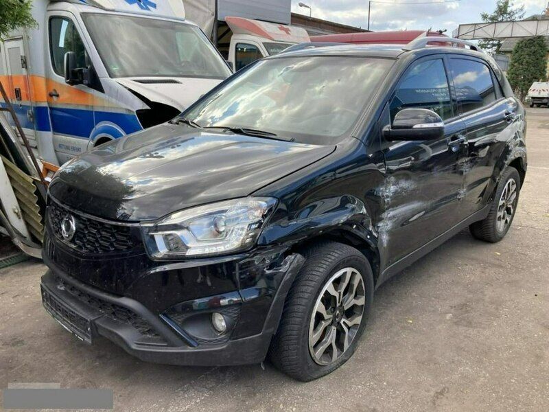 Czarny Używany 2017 Ssangyong Korando Quartz SUV | 18 900 zł - Obraz 1/4