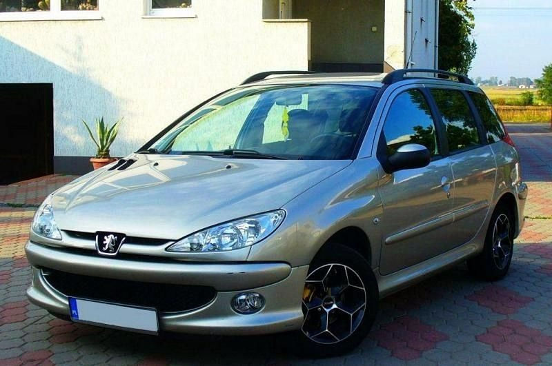 Złoty (metalik) Używany 2005 Peugeot 206 Kombi | 15 700 zł - Obraz 1/1