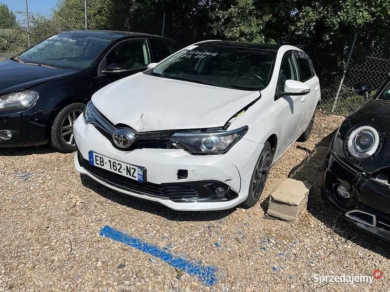 Biały Używany 2016 Toyota Auris Design Hatchback | 20 500 zł - Obraz 1/4