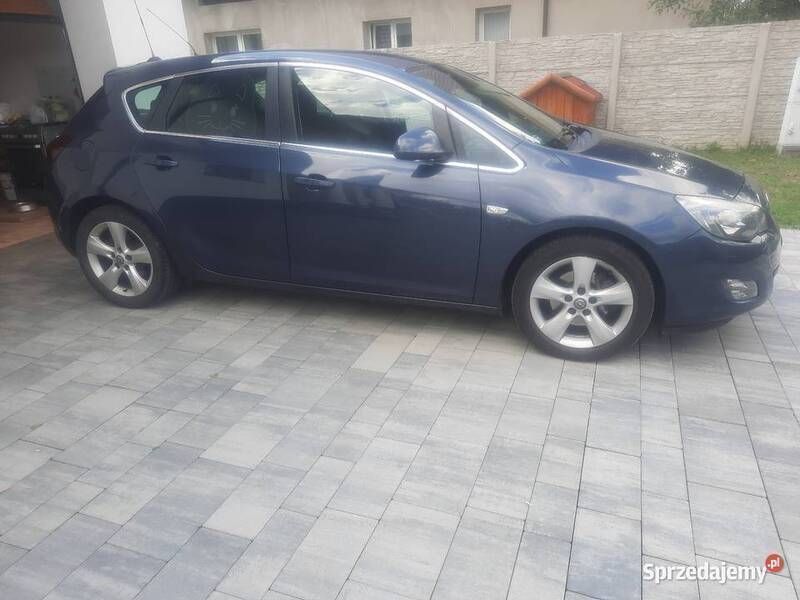 Szary Używany 2010 Opel Astra Hatchback | 18 900 zł (Dość drogi) - Obraz 1/4