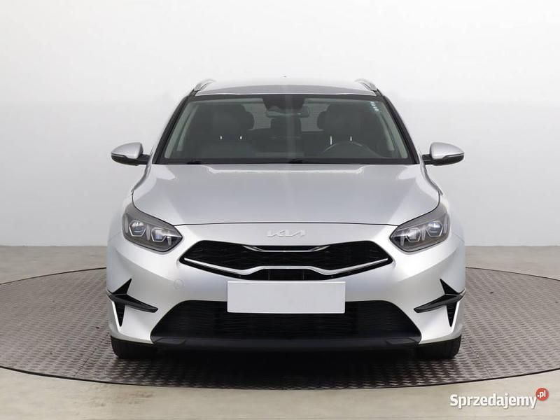 Srebrny Używany 2022 Kia Ceed Kombi | 68 499 zł (Uczciwa cena) - Obraz 1/4