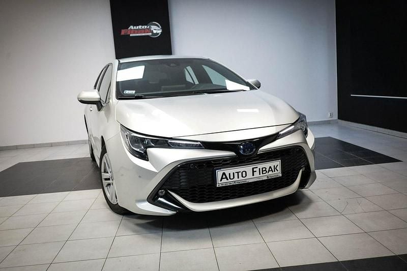Używany Toyota Corolla 98 KM (72 kW) 2020 Srebrny Hatchback