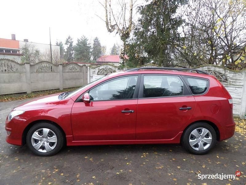 Bordowy Używany 2011 Hyundai i30 Kombi | 19 999 zł (Dość drogi) - Obraz 1/4