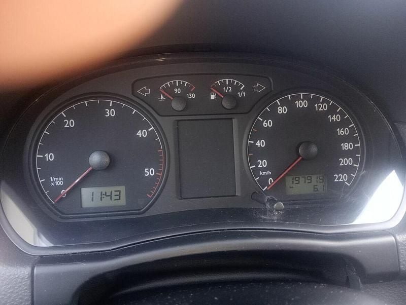 Czerwony Używany 2004 VW Polo Hatchback | 5500 zł (Uczciwa cena) - Obraz 1/3