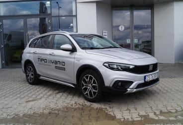 Srebrny Używany 2023 Fiat Tipo | 122 990 zł - Obraz 1/4