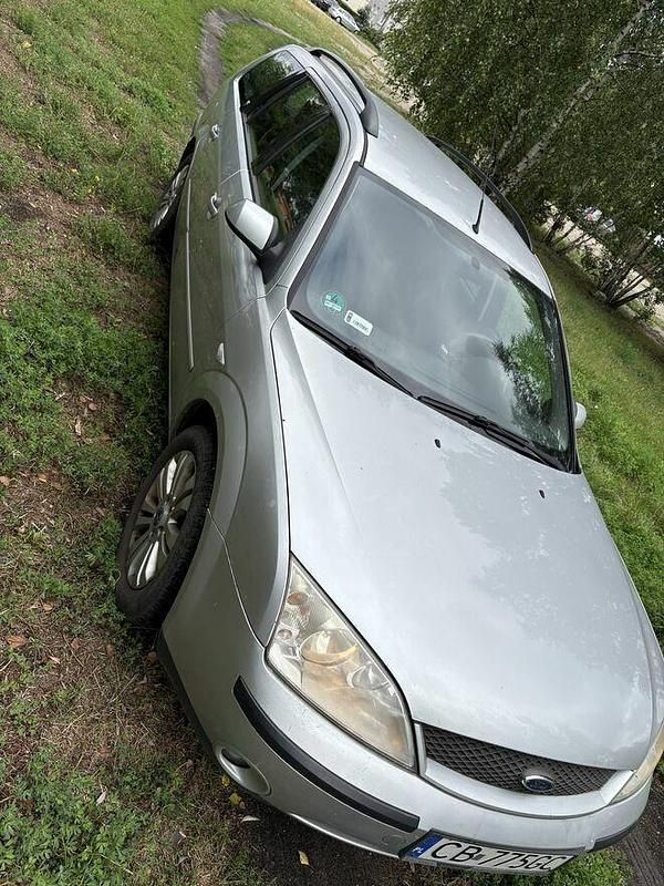Używany Ford Mondeo Ghia 2002 Srebrny Kombi