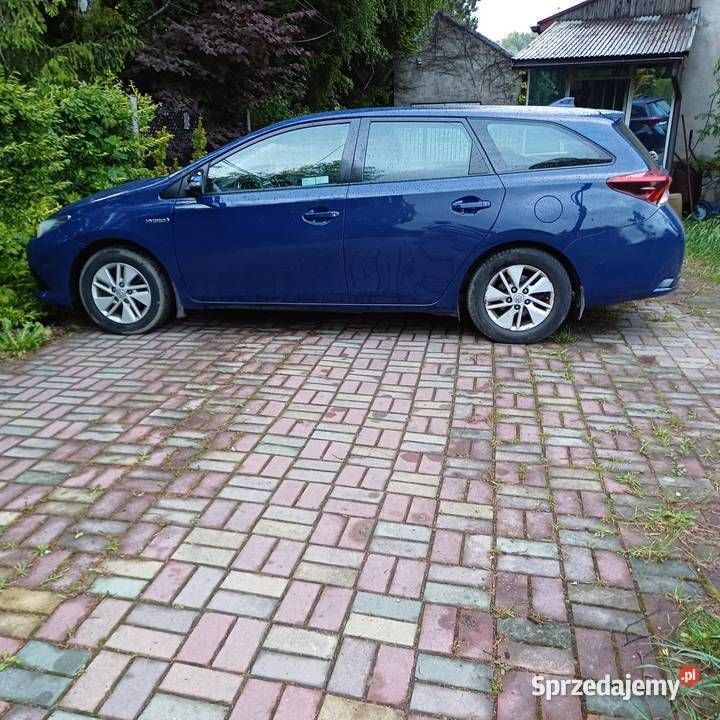 Używany Toyota Auris Hybrid 2018 Granatowy Kombi