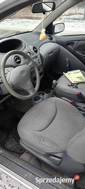 Używany Toyota Yaris 1999 Srebrny Hatchback