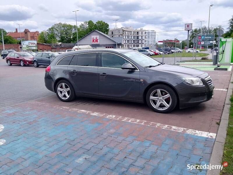 Szary Używany 2010 Opel Insignia Kombi | 19 000 zł (Uczciwa cena) - Obraz 1/4