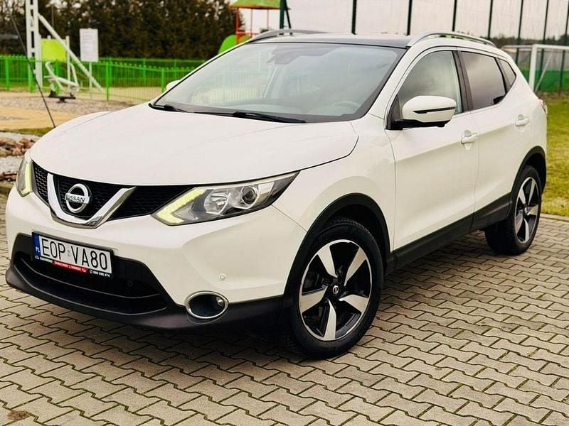 Biały Używany 2016 Nissan Qashqai SUV | 39 900 zł (Dobra cena) - Obraz 1/4