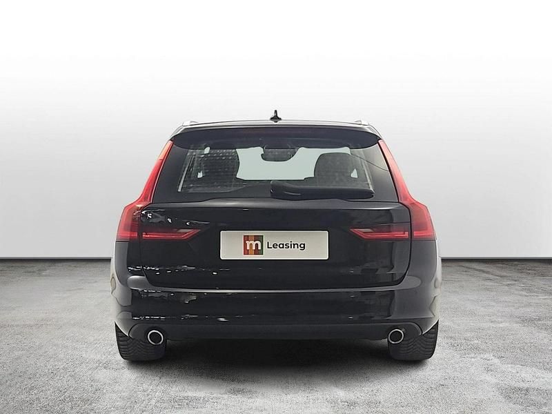Używany Volvo V90 Momentum 190 KM (139 kW) 2020 Czarny Kombi
