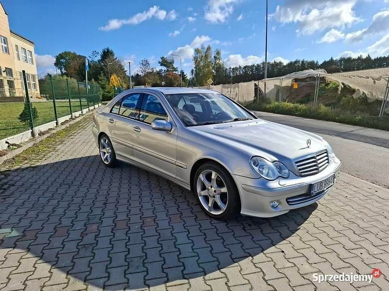 Srebrny Używany 2005 Mercedes C180 Sport Edition Sedan/Limuzyna | 32 000 zł - Obraz 1/4
