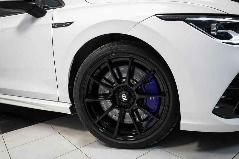 Używany VW Golf VIII 320 KM (235 kW) 2021 Biały Hatchback