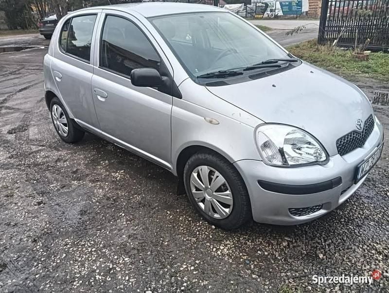 Srebrny Używany 2004 Toyota Yaris Hatchback | 2900 zł (Super Cena) - Obraz 1/4