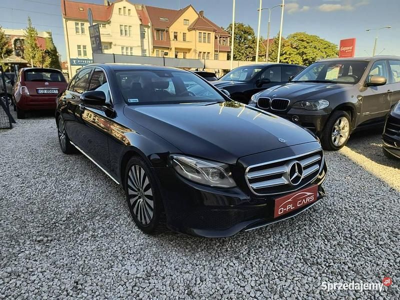 Używany Mercedes E400 333 KM (244 kW) 2017 Czarny Sedan/Limuzyna