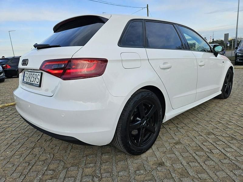 Używany Audi A3 Sportback 110 KM (80 kW) 2013 Biały Hatchback