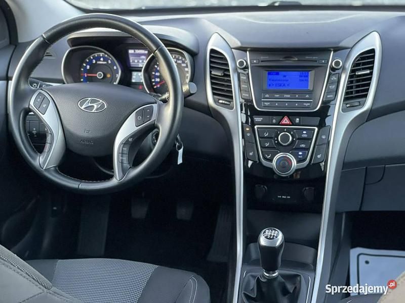 Używany Hyundai i30 99 KM (72 kW) 2014 Czarny Kombi