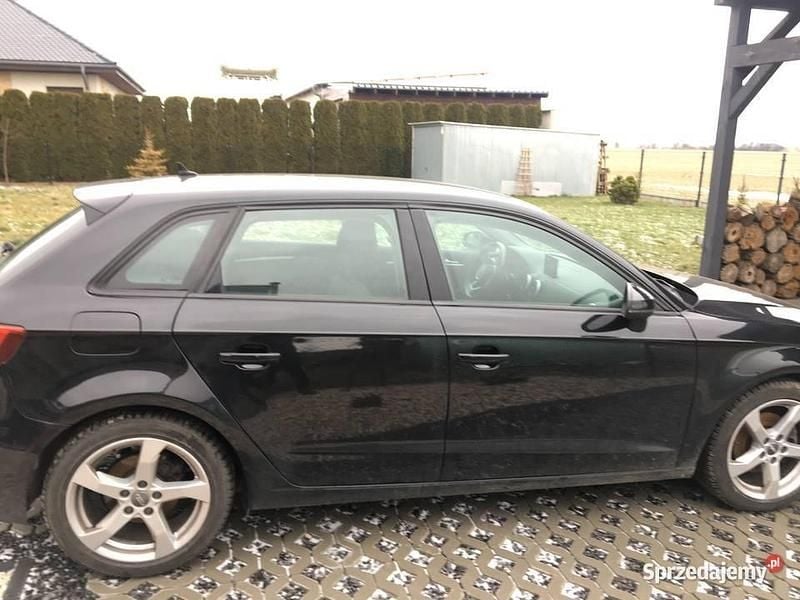 Używany Audi A3 Sportback 2018 Czarny Hatchback