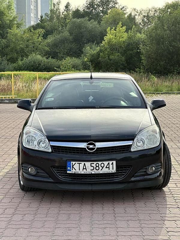Używany Opel Astra Cabriolet 116 KM (85 kW) 2010 Czarny Kabriolet