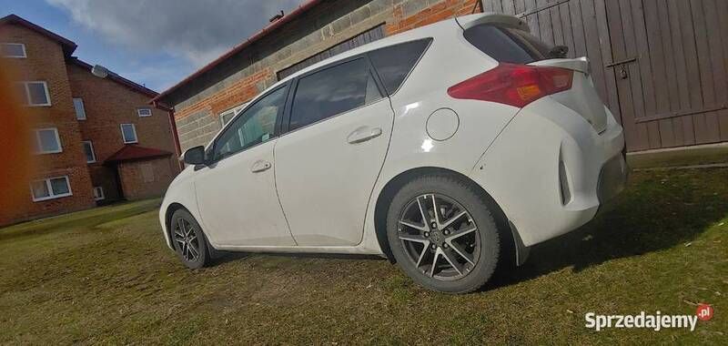 Biały Używany 2015 Toyota Auris Hatchback | 42 900 zł (Dość drogi) - Obraz 1/4
