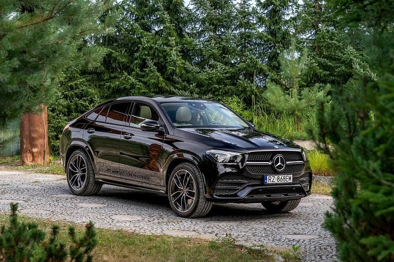 Czarny (metalik) Używany 2021 Mercedes GLE400 Coupe | 429 777 zł - Obraz 1/4