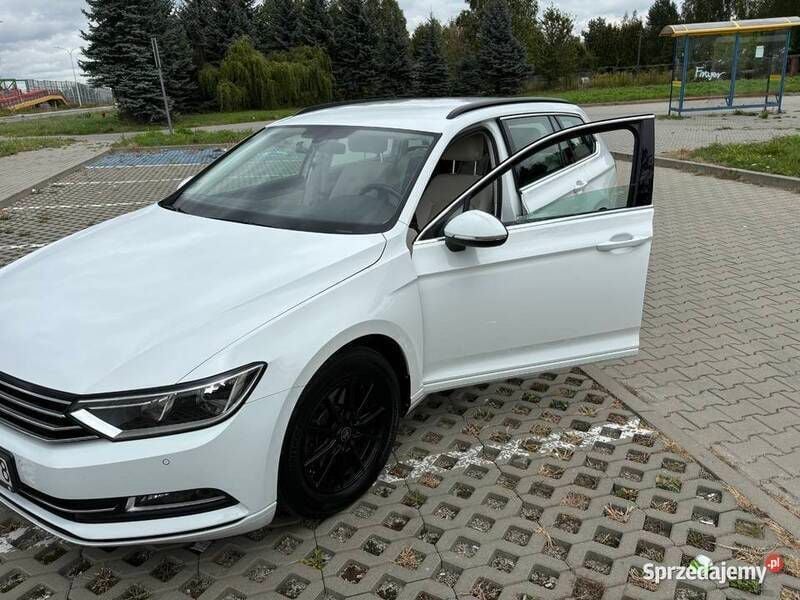 Biały Używany 2017 VW Passat Comfortline Kombi | 63 500 zł (Drogi) - Obraz 1/4