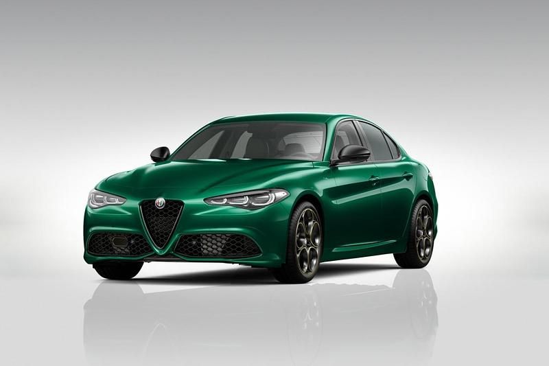 Lakier specjalny zielony montreal green Nowe 2025 Alfa Romeo Giulia Sedan/Limuzyna | 233 645 zł (Uczciwa cena) - Obraz 1/3