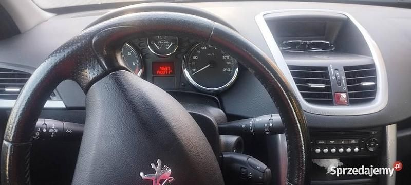 Używany Peugeot 207 88 KM (64 kW) 2006 Złoty Sedan/Limuzyna