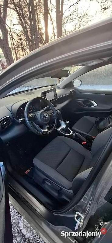 Używany Toyota Yaris 2021 Szary Hatchback