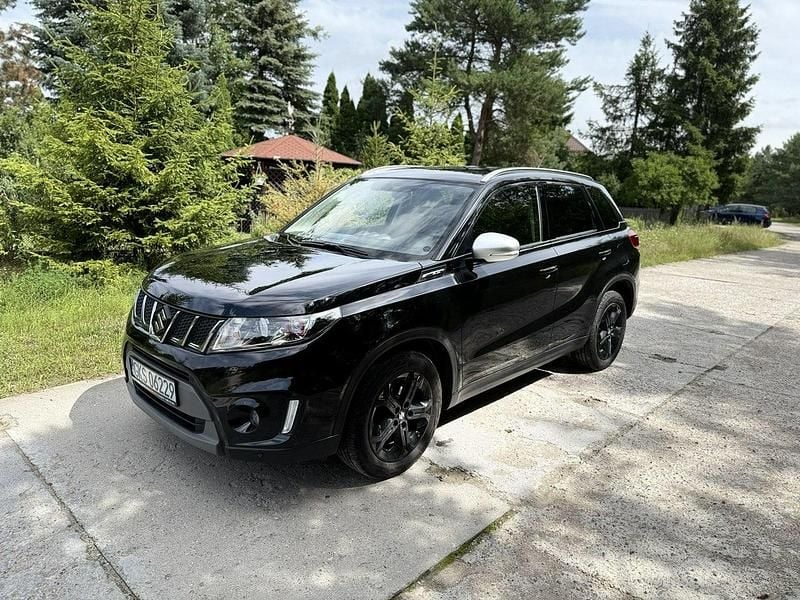 Czarny (metalik) Używany 2018 Suzuki Vitara SUV | 49 700 zł (Uczciwa cena) - Obraz 1/4