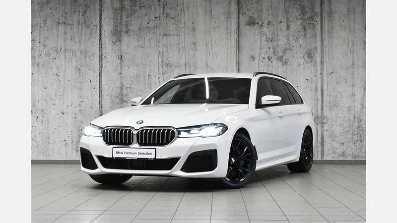 Alpine white 3 Używany 2022 BMW 540 Shadowline Kombi | 229 900 zł (Uczciwa cena) - Obraz 1/3