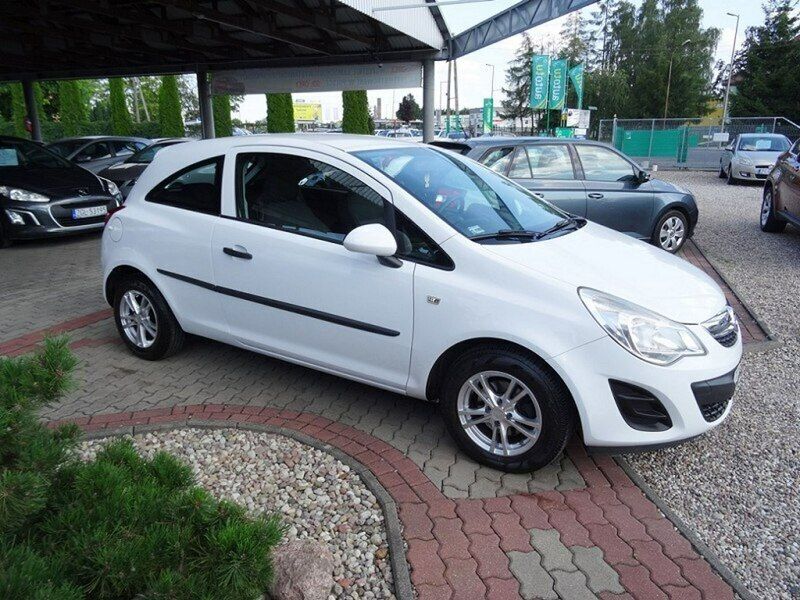 Używany Opel Corsa 69 KM (50 kW) 2011 Biały Hatchback