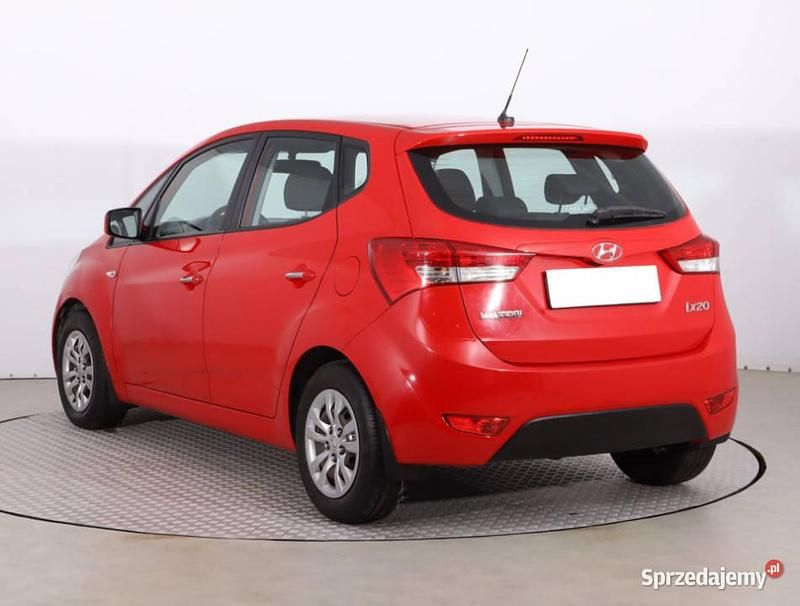 Używany Hyundai i20 2019 Czerwony Minivan