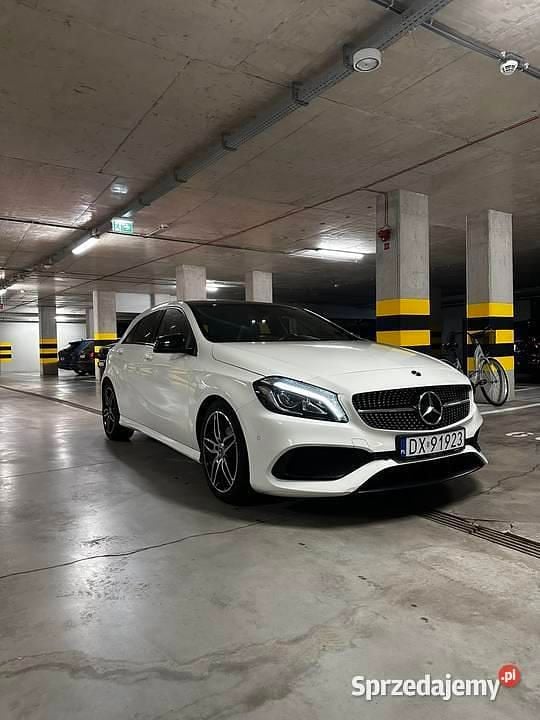 Używany Mercedes A180 AMG line 2017 Biały Hatchback