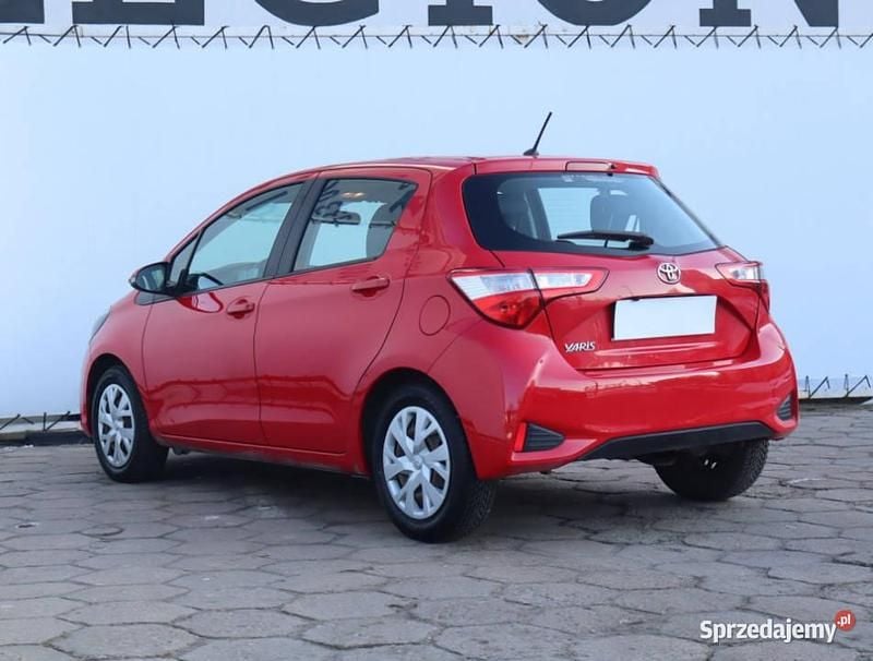 Używany Toyota Yaris 2017 Czerwony Hatchback