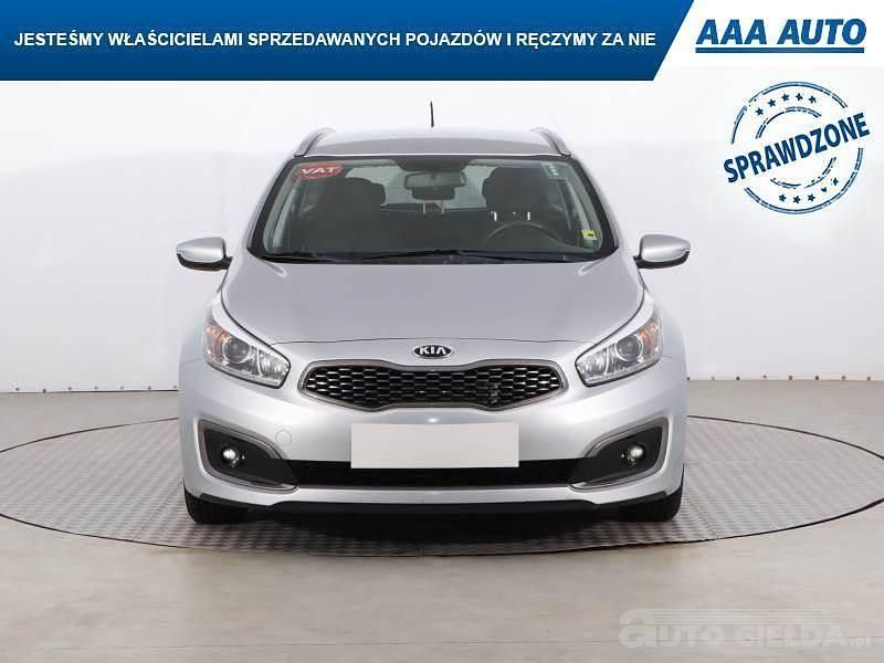 Używany Kia Ceed 90 KM (66 kW) 2017 Srebrny Hatchback