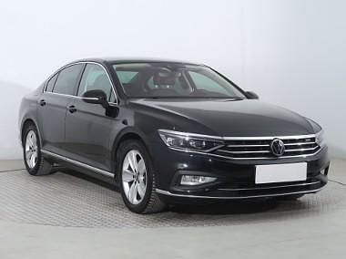 Czarny Używany 2021 VW Passat Sedan/Limuzyna | 81 499 zł (Uczciwa cena) - Obraz 1/4