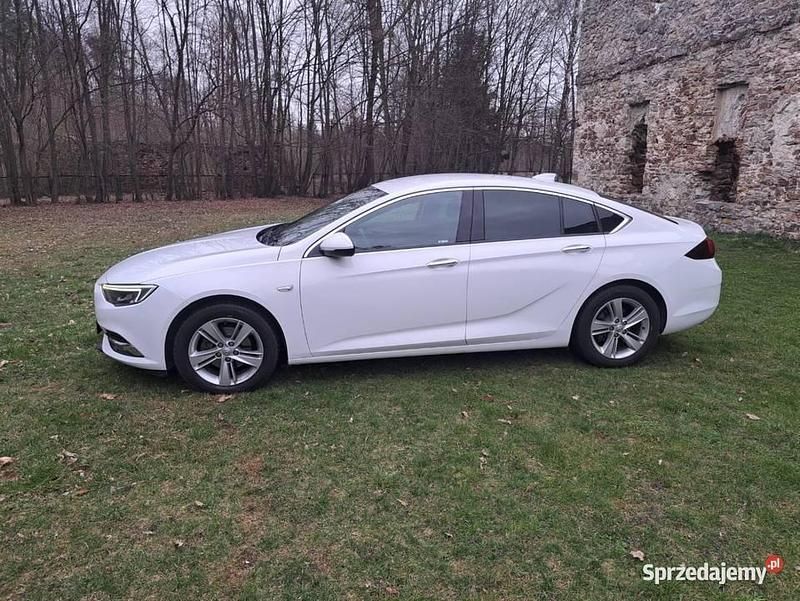 Biały Używany 2017 Opel Insignia Sedan/Limuzyna | 56 000 zł (Uczciwa cena) - Obraz 1/4