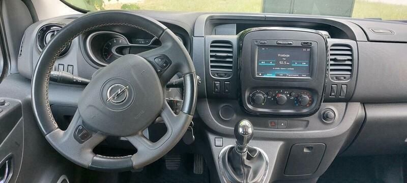 Używany Opel Vivaro 2018 Czarny Minivan