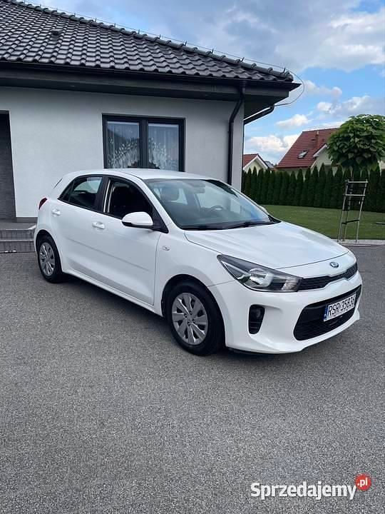 Biały Używany 2017 Kia Rio 2 Sedan/Limuzyna | 28 500 zł (Uczciwa cena) - Obraz 1/4