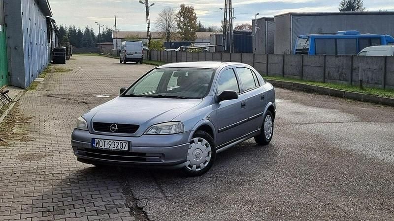 Srebrny (metalik) Używany 2005 Opel Astra Hatchback | 1600 zł (Super Cena) - Obraz 1/4