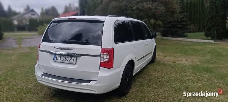Używany Chrysler Town & Country 2014 Biały Minivan