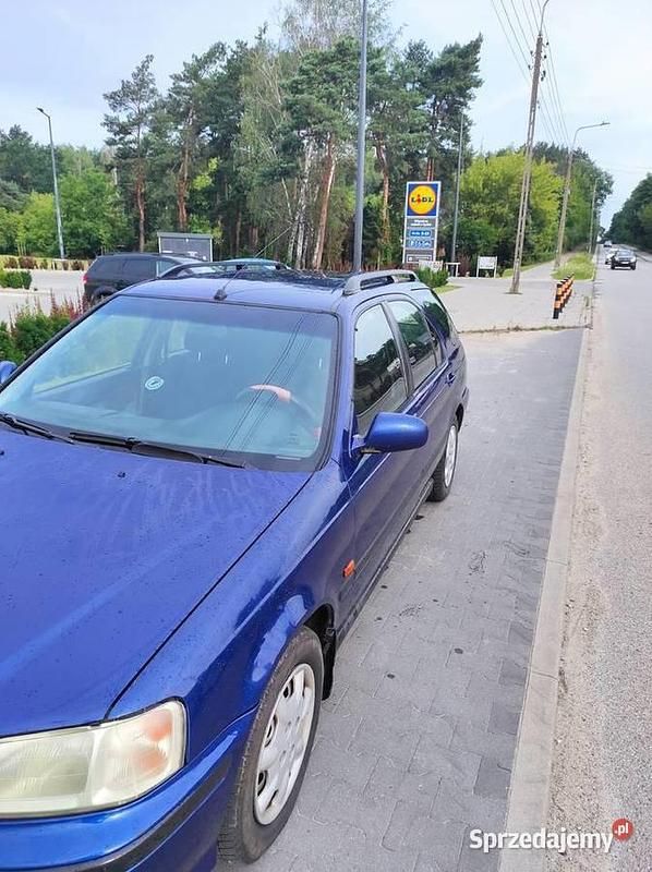 Granatowy Używany 2001 Honda Civic Kombi | 2000 zł (Uczciwa cena) - Obraz 1/4