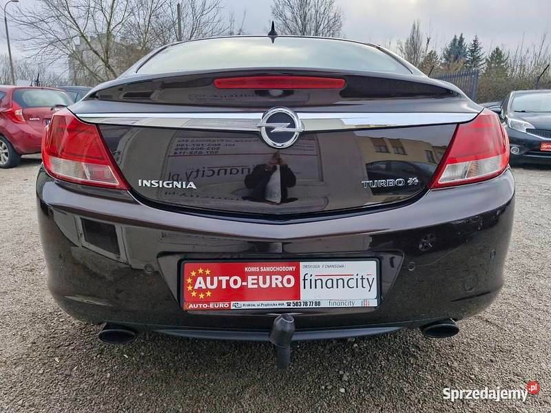 Używany Opel Insignia 220 KM (161 kW) 2011 Brązowy Sedan/Limuzyna