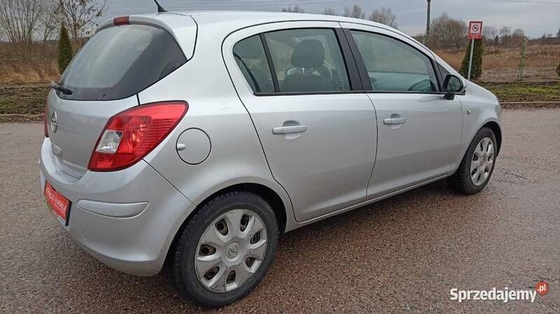 Używany Opel Corsa 75 KM (55 kW) 2014 Srebrny Hatchback