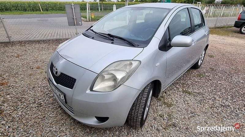 Srebrny Używany 2006 Toyota Yaris Hatchback | 9800 zł (Uczciwa cena) - Obraz 1/4